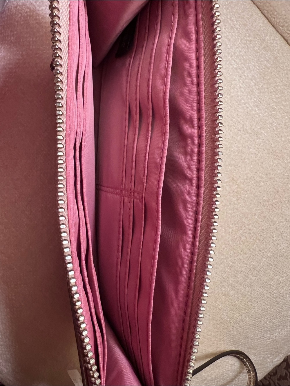 COACH POPPY GLAM
MADRAS SIGNATURE
GOLD TRIM WRISTLET - Picture 5 of 5